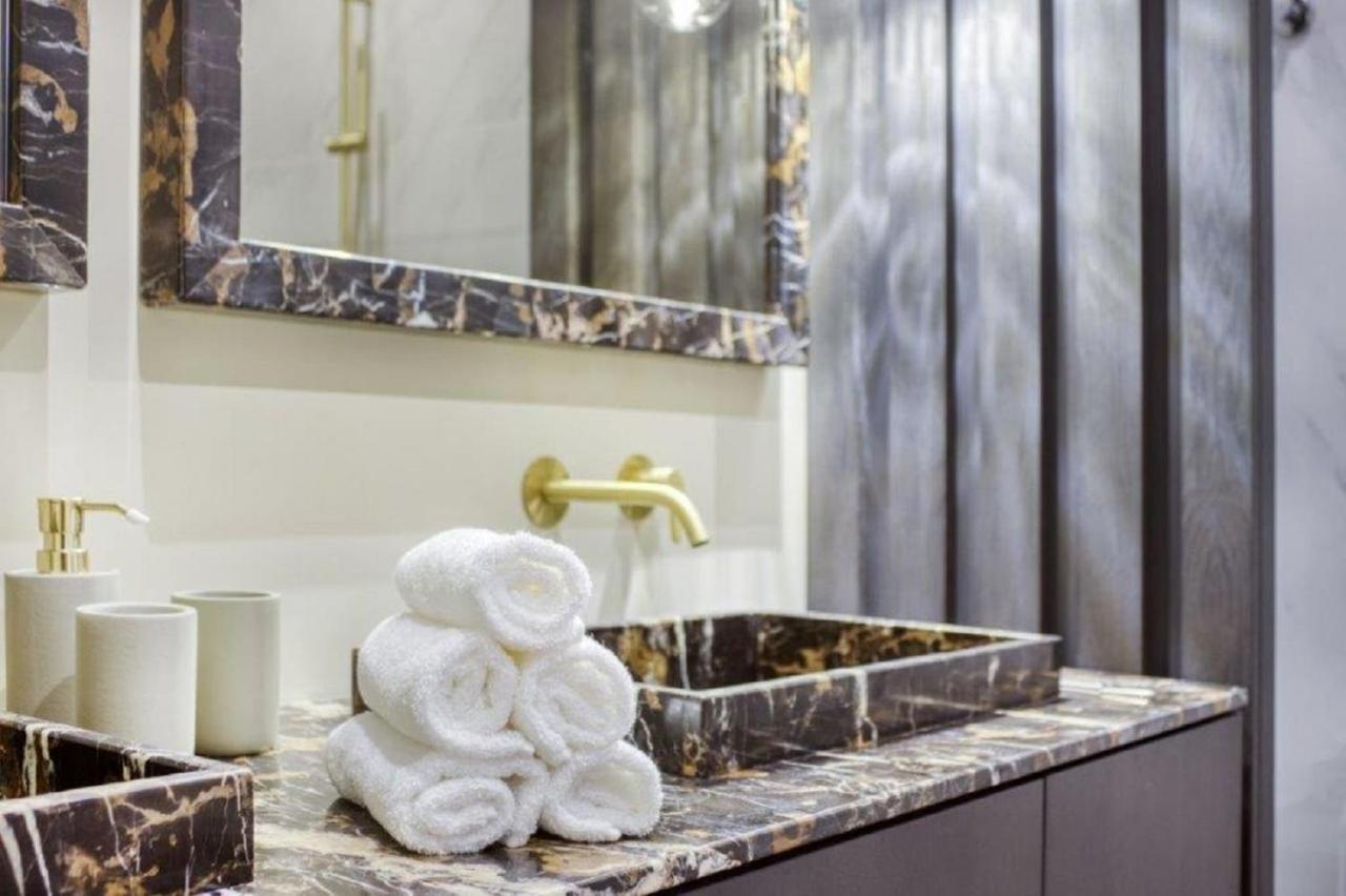 Stunning Near Avenue Liberdade Apartment Lissabon