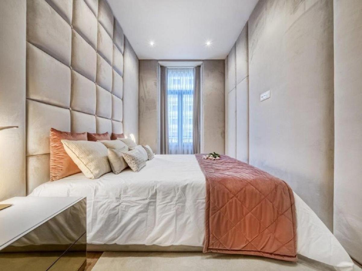 Stunning Near Avenue Liberdade Apartment Lissabon